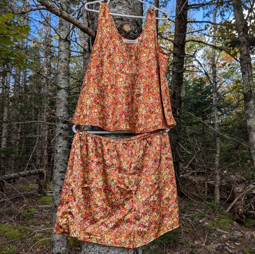 VICTORIA'S SECRET Women's Satin Pajama Set, size large